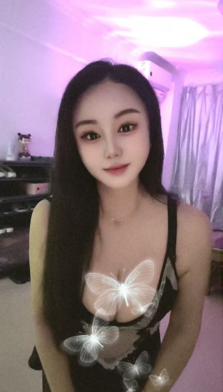 白云性感丰满辣妹