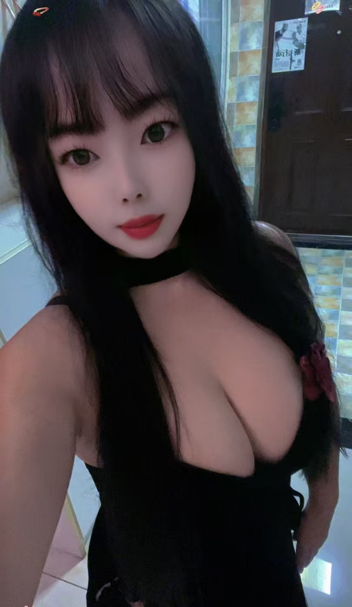 未央爆乳辣妹依依