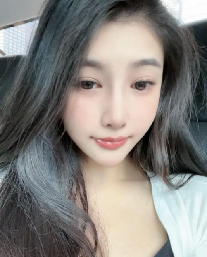 白嫩清新网红辣妹