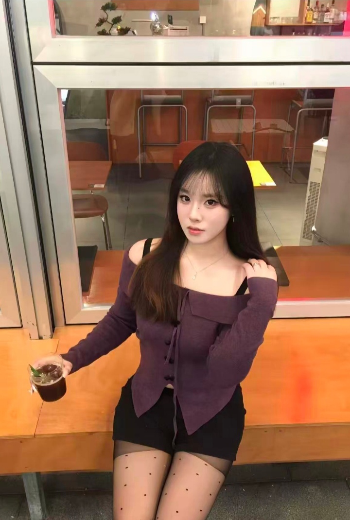 建邺白嫩丰润美妞莉莉