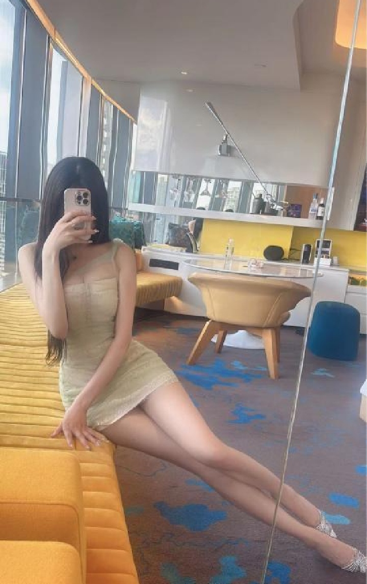 天心兼职模特小依