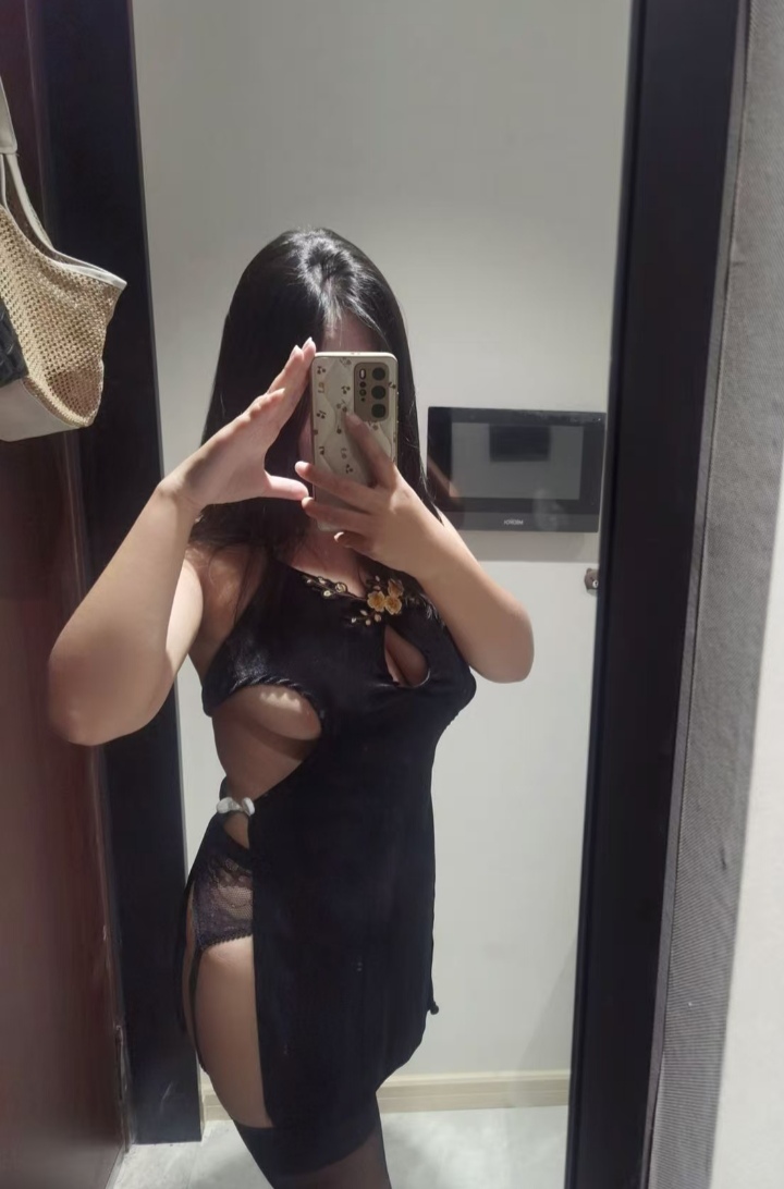 马群情趣美乳奈奈