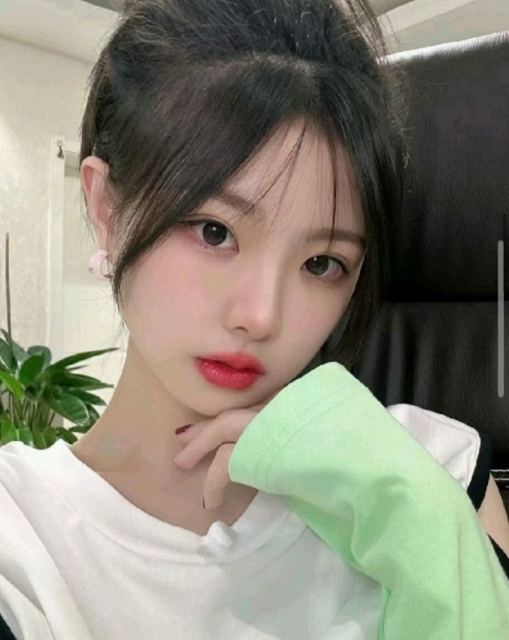 白嫩惹火美妞萍萍