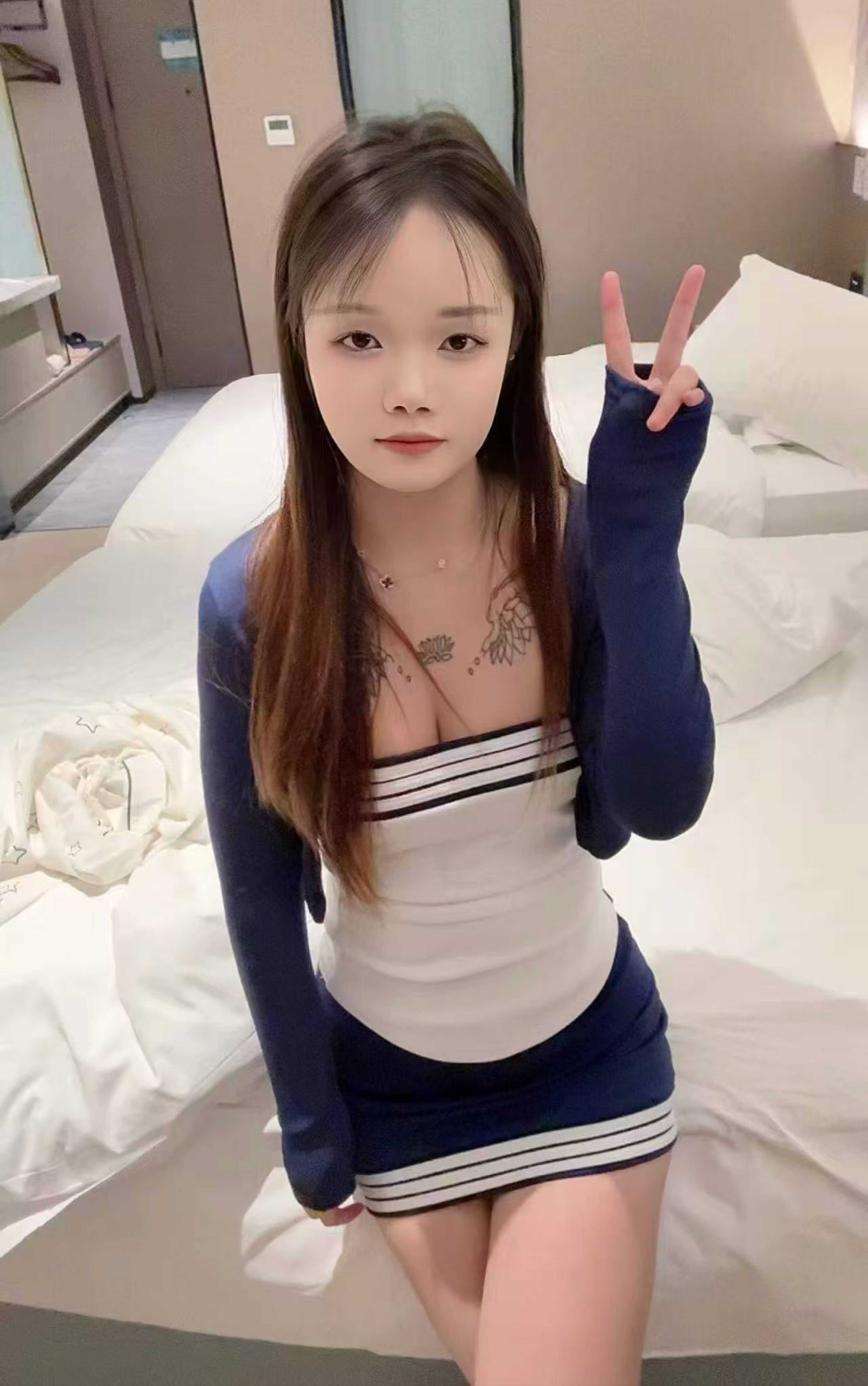 番禺万博甜甜 年纪小听话福务好 身材好