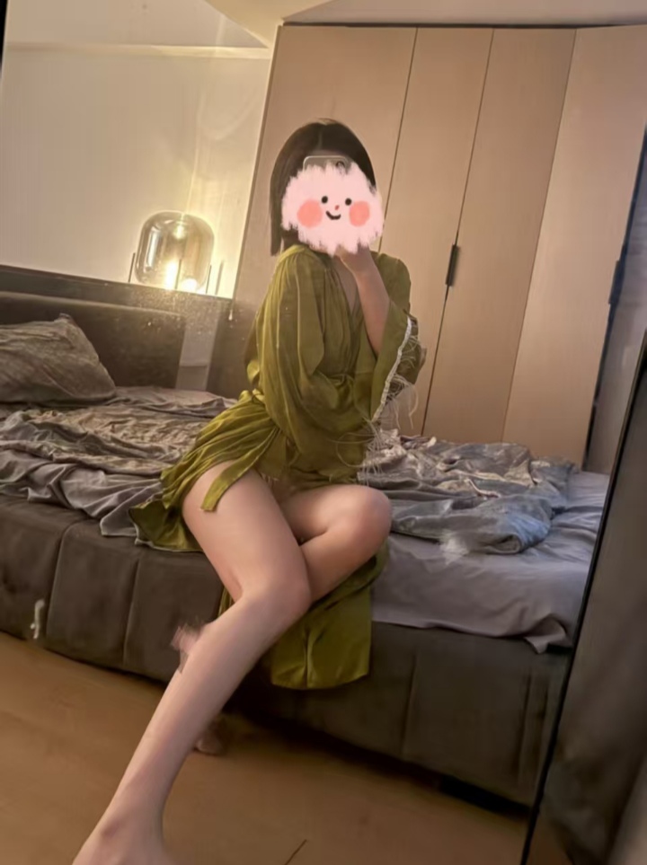 金融城白嫩兼职美妞七七