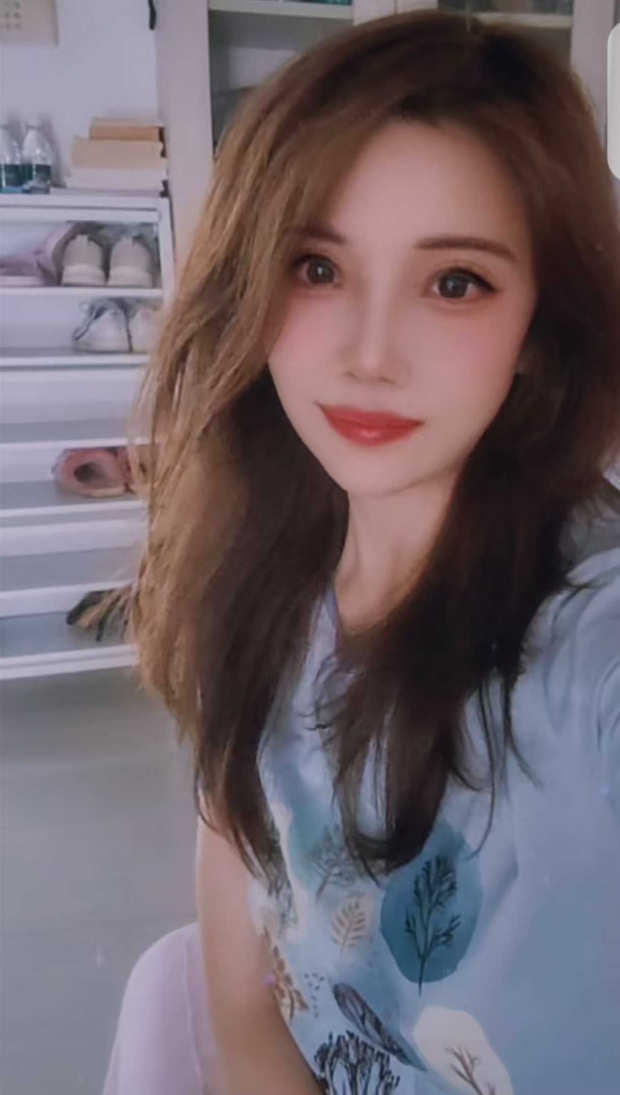 小琴姐33岁离异少妇，剖腹一孩。穴紧水多 皮肤光滑白净