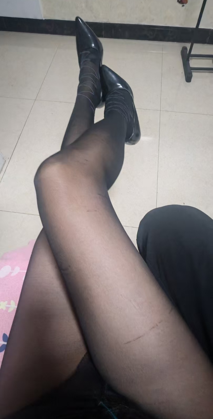 卧龙黑丝小少妇妇