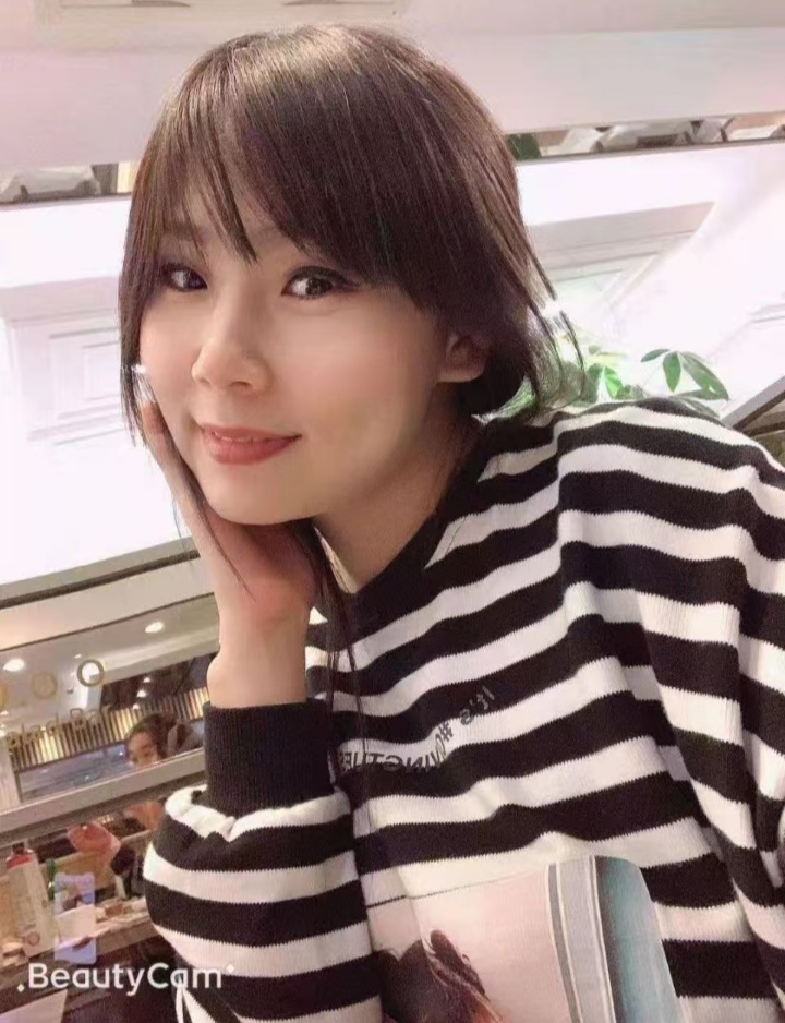 美艳爆乳御姐玫瑰