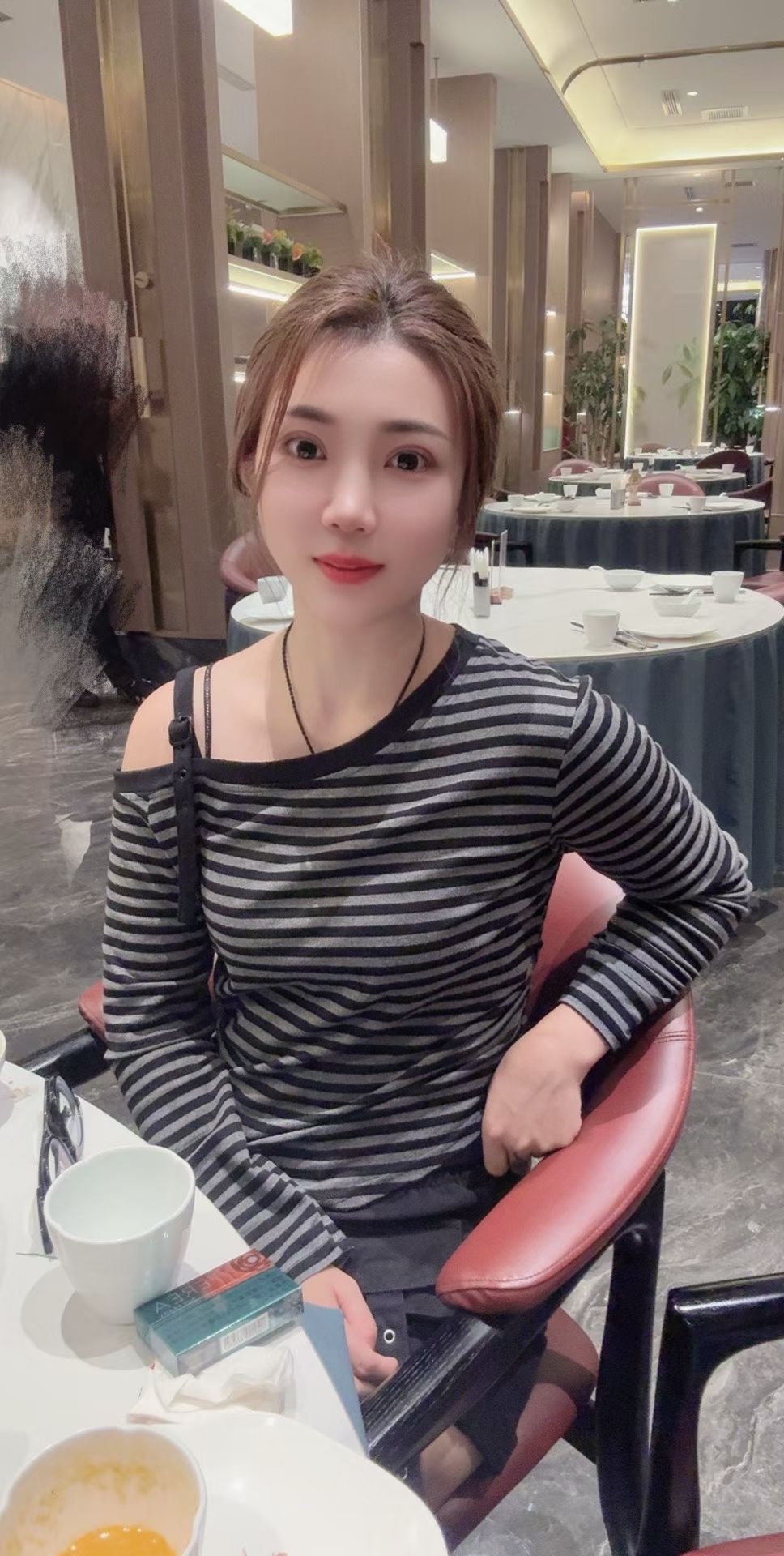 素颜蜜桃臀兼职小姐姐