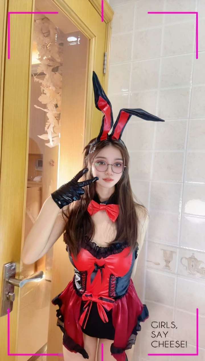 一字马眼镜辣妹琴琴