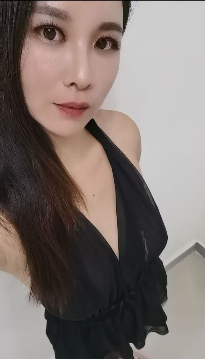 美艳轻熟女饼干老师