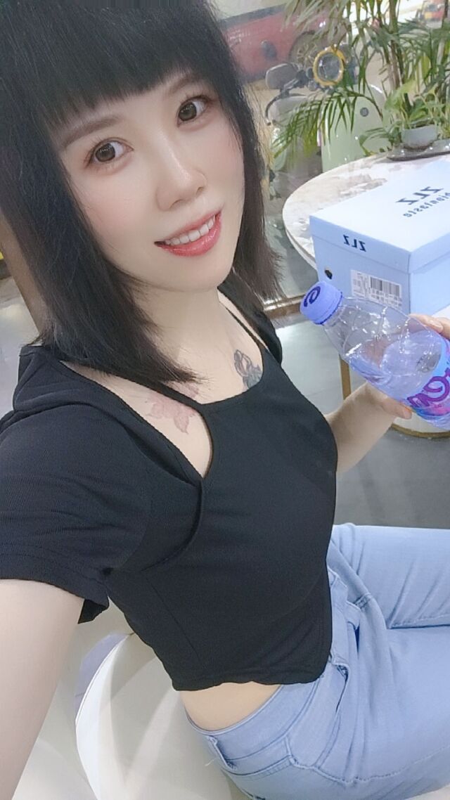 玩的开的蛇纹三通sao女