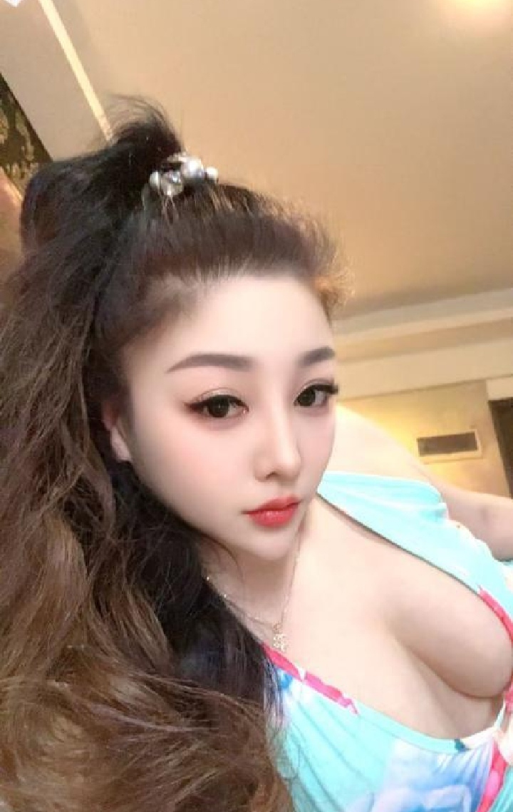 极品大波浪辣妹金雅萱