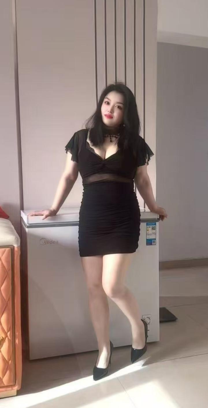 大奶肥臀丰润小少妇