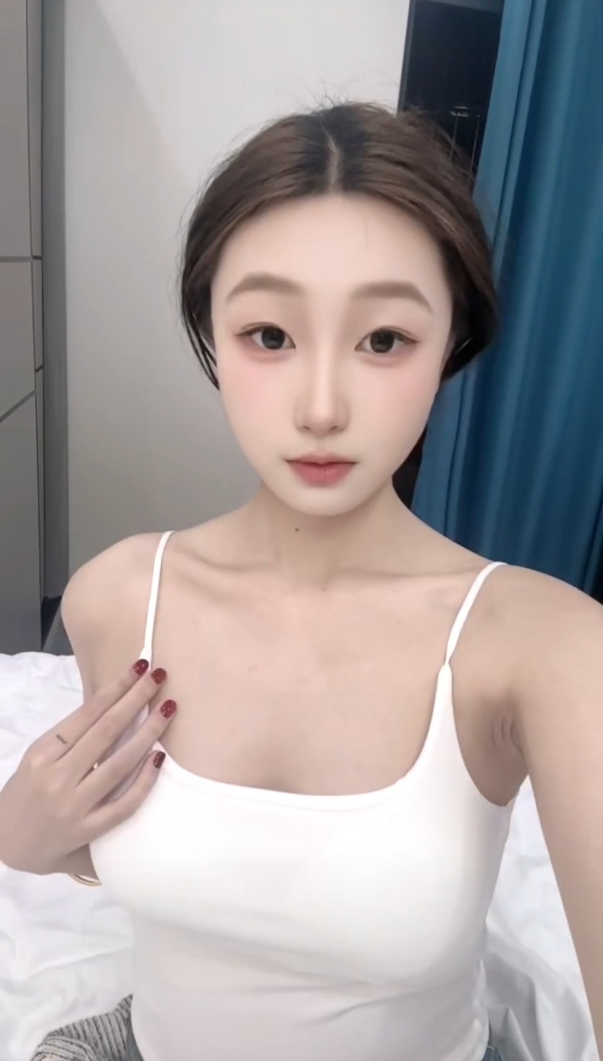 天河车陂18岁小琪琪 主打听话 制服黑丝应有尽有