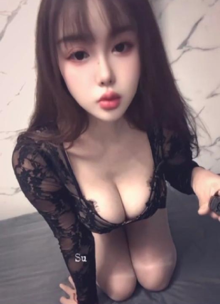 禅城黑丝爆乳尤物