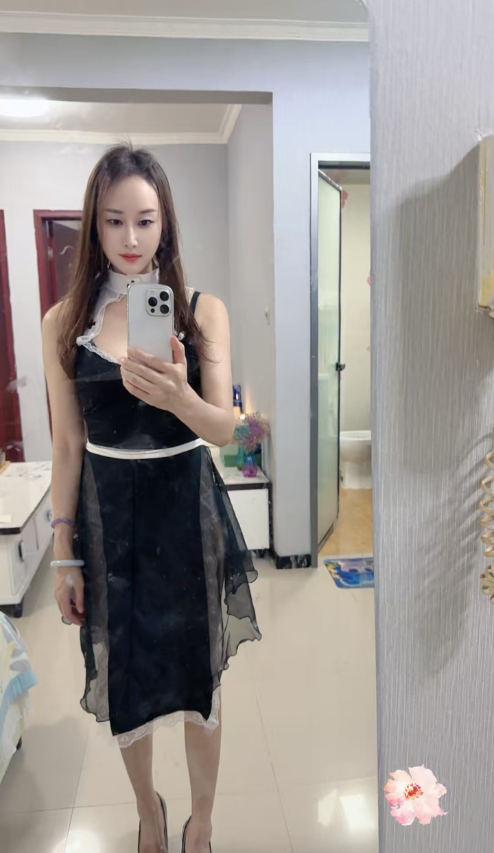 丰满白嫩川妹媛媛