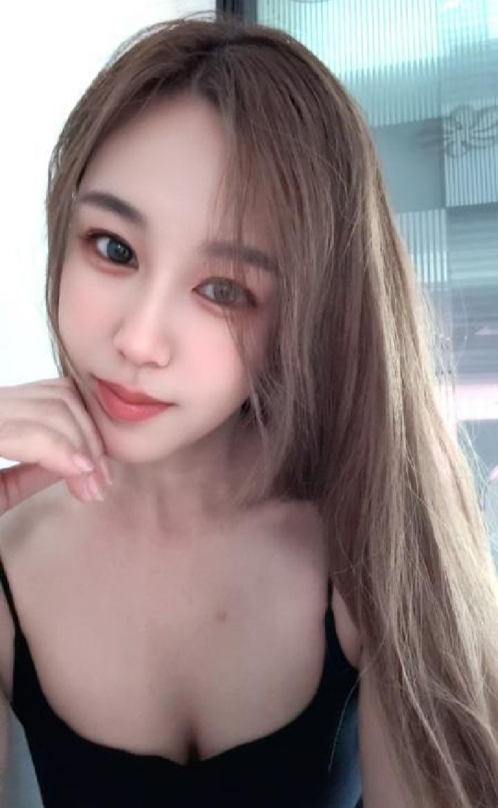 南开气质美腿辣妹