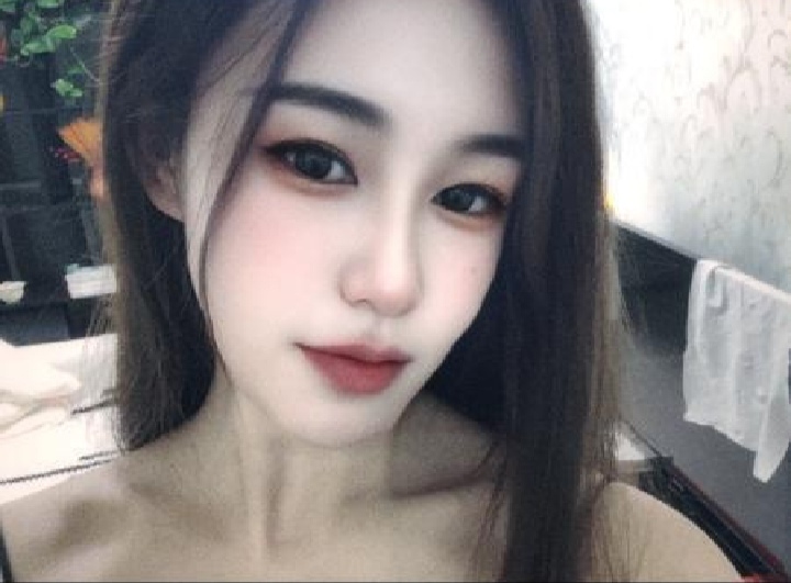 南开气质美腿辣妹