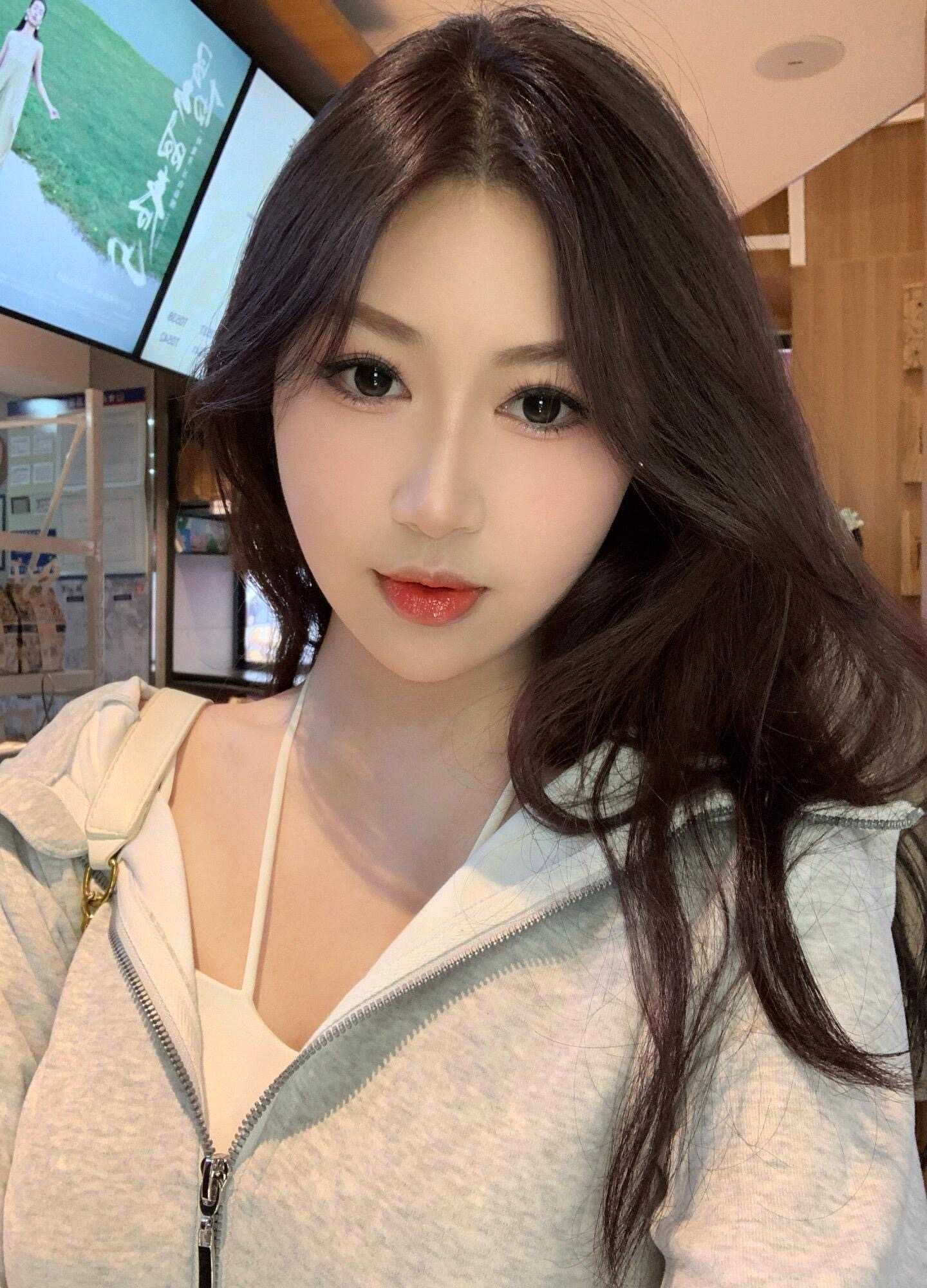 御姐兼职高端外围胸大屁股大，会夹会吸