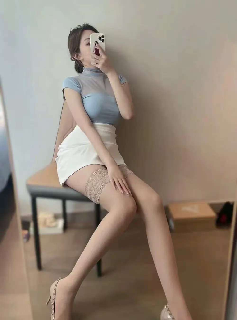 身材高挑美女一枚