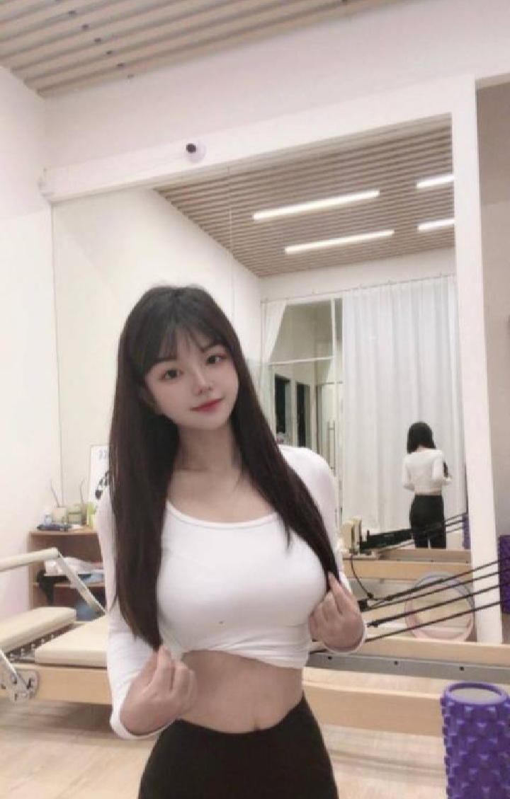 丰胸运动系美女友