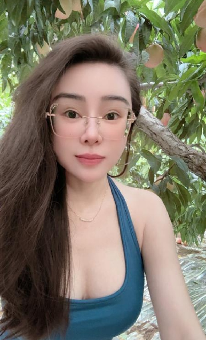 极品情趣眼镜妞小白虎