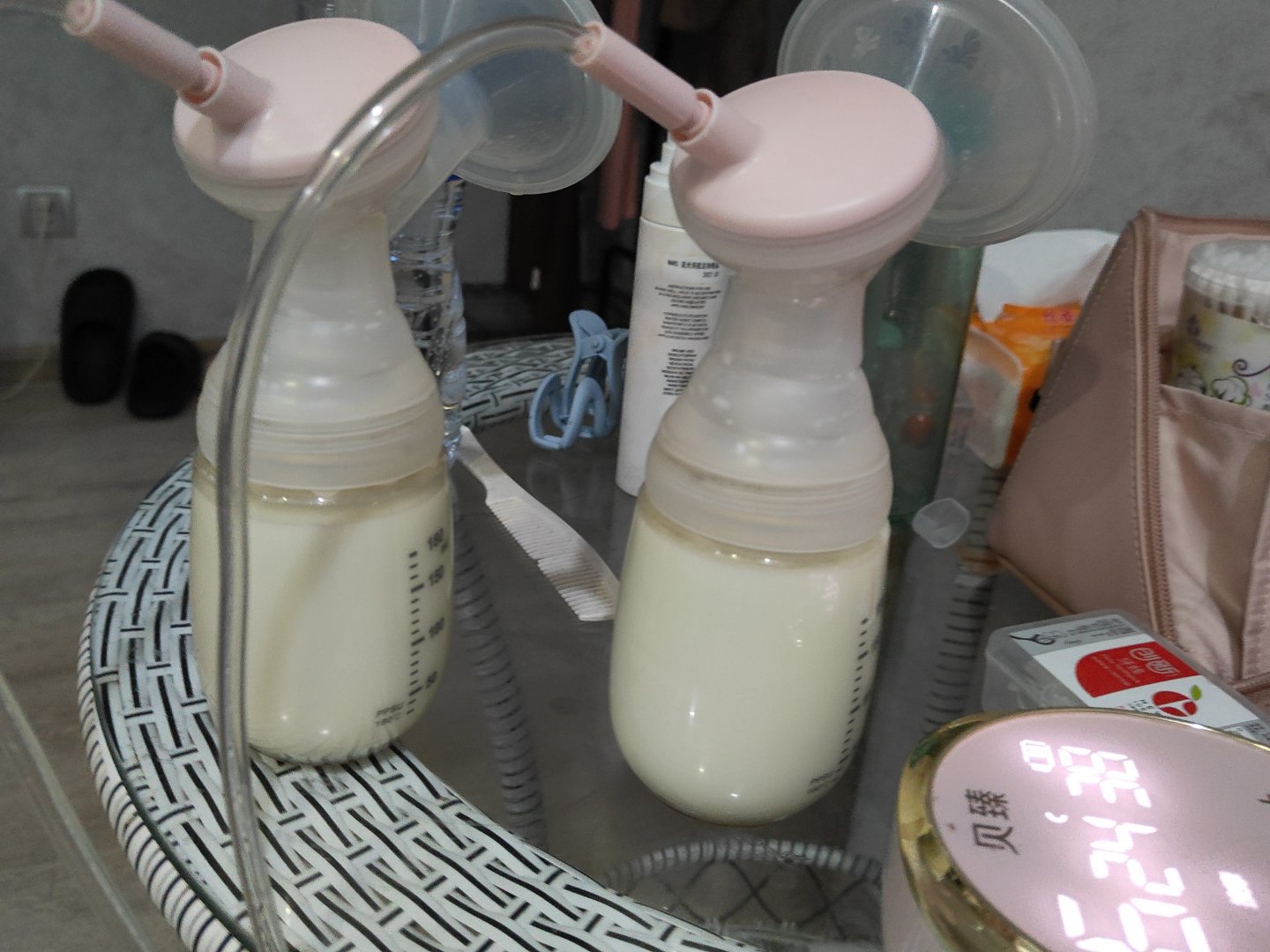 静安区巨乳f杯奶妈