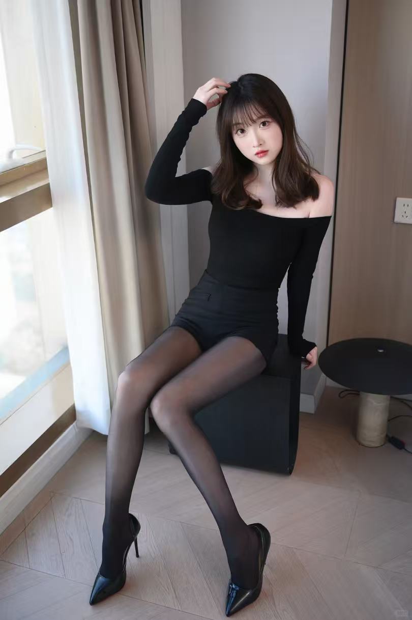 前凸后翘小姐姐做兼职