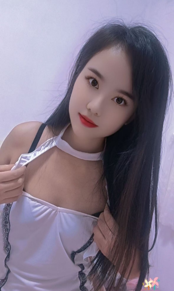 眼镜制服辣妹安琪儿