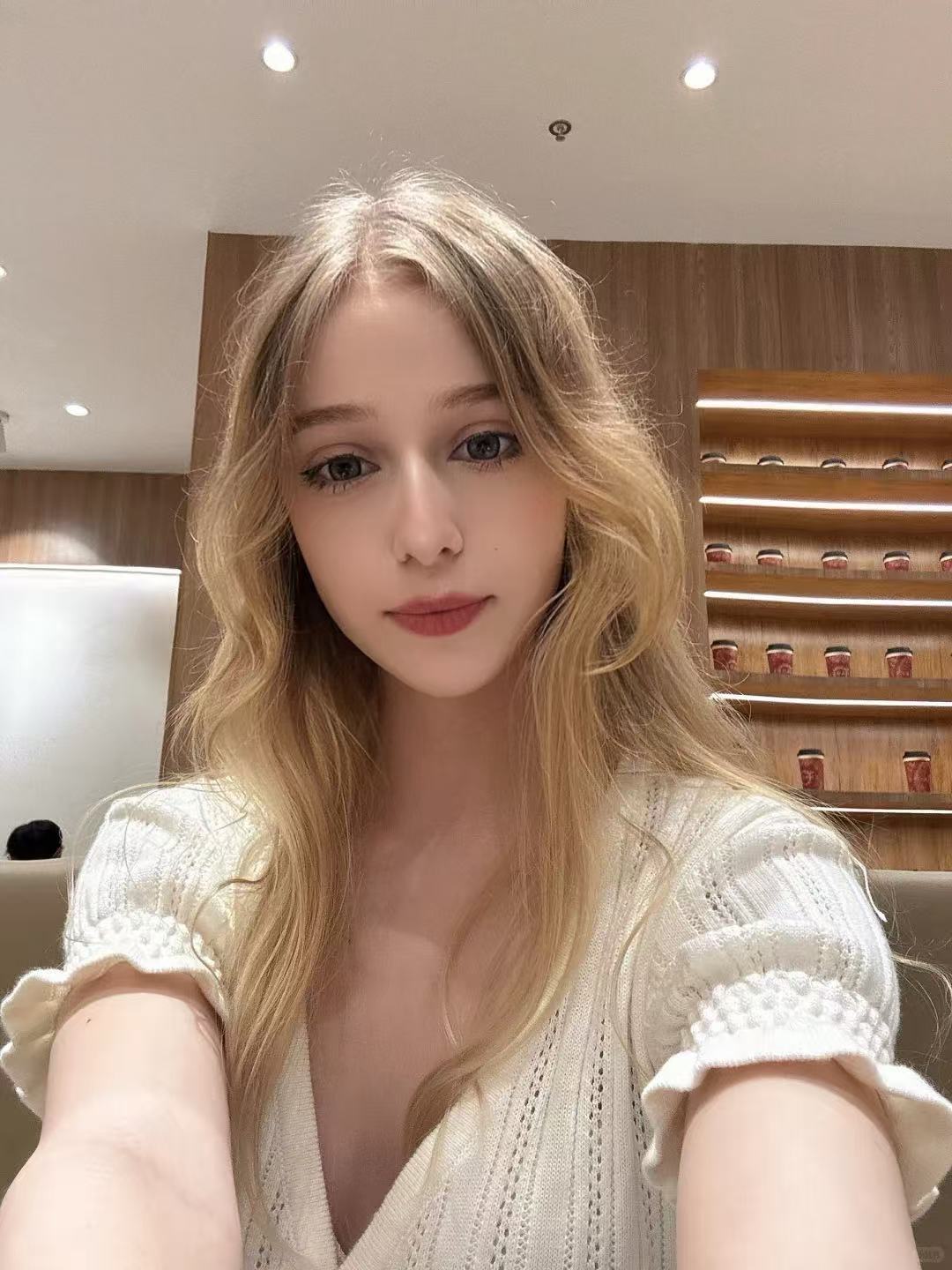 御姐兼职高端外围胸大屁股大，会夹会吸