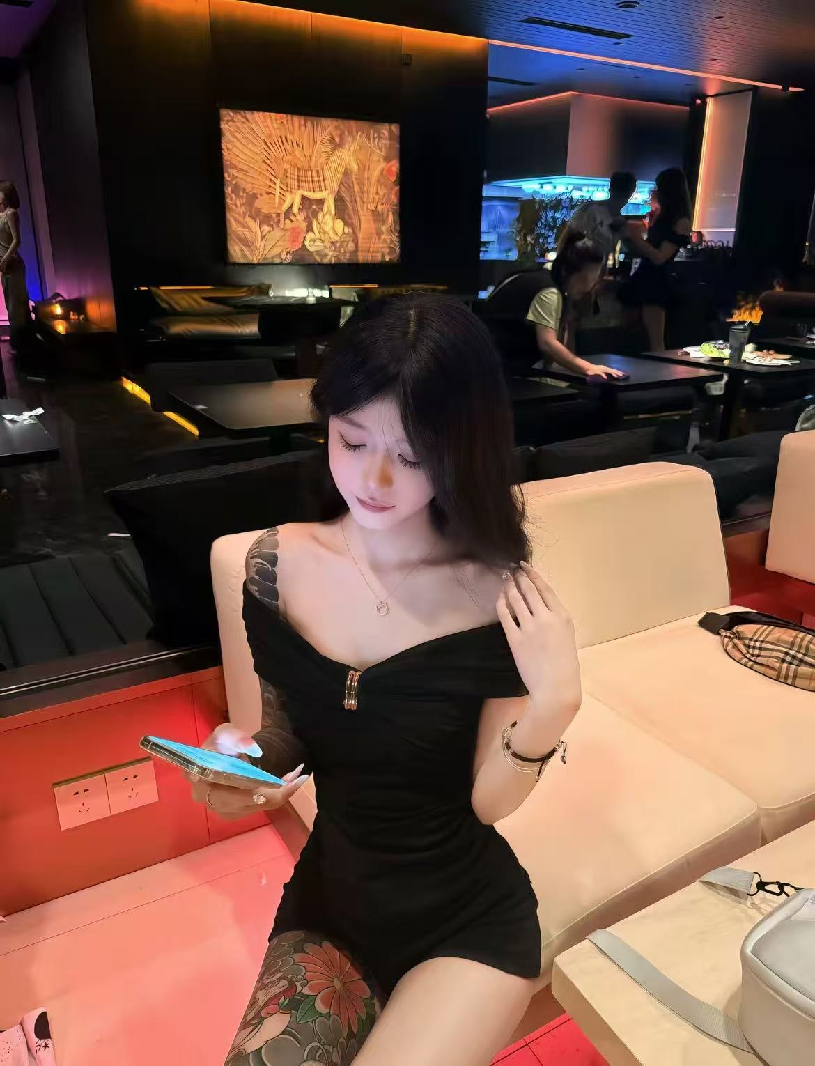 广州丹丹 暂只外出 价400 22岁 真人真照