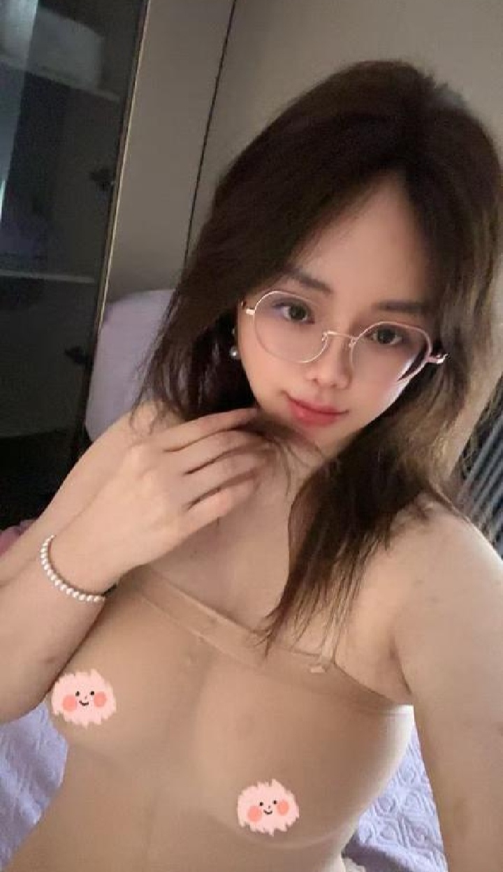 魅惑眼镜小少妇小涵