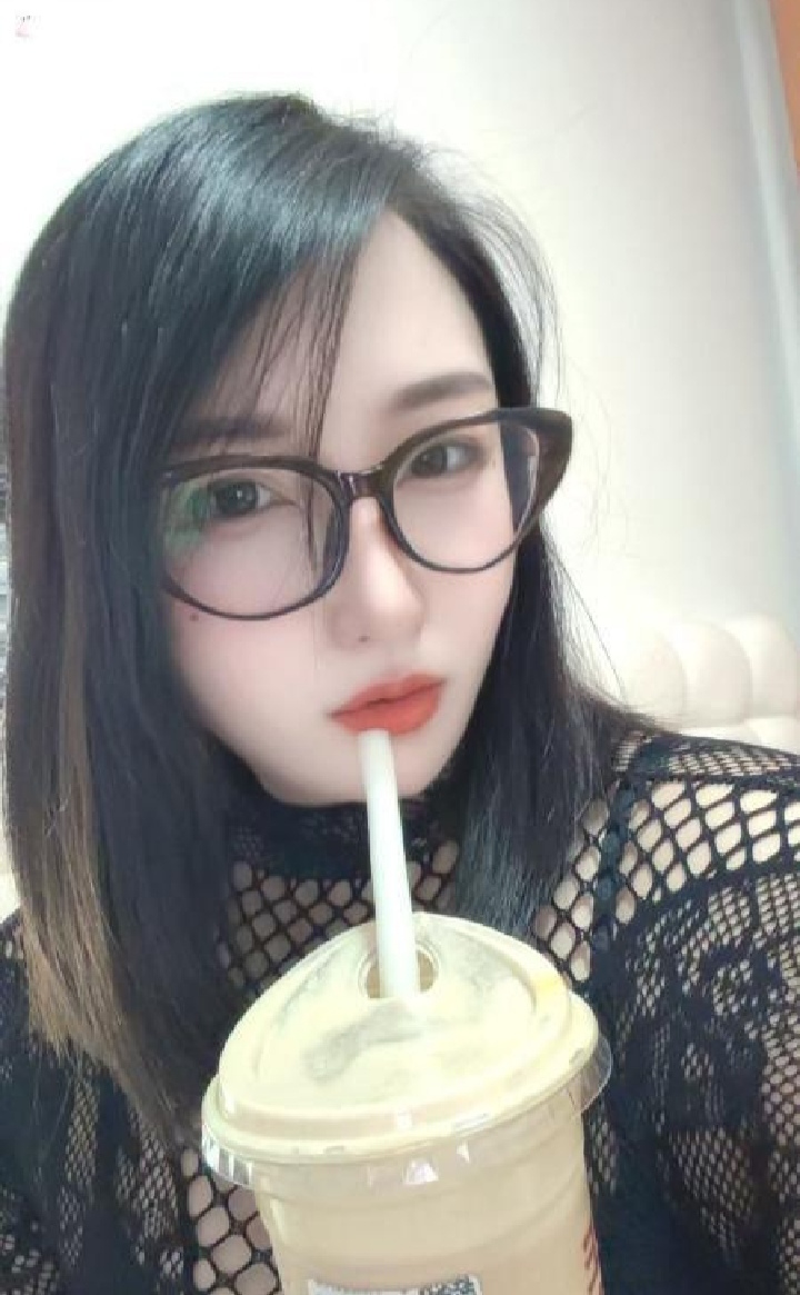 瑶海美臀眼镜妞瑶瑶姐