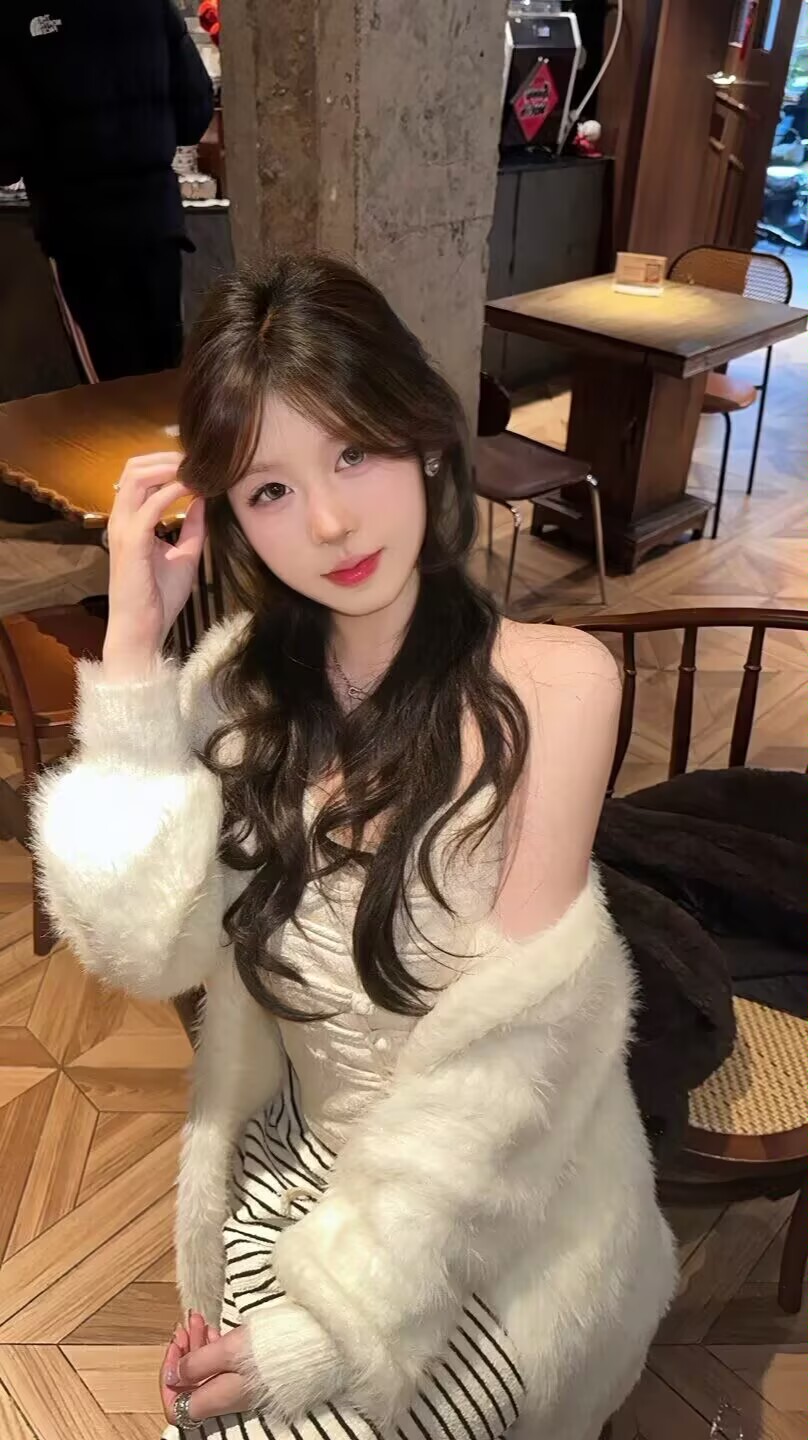 铁西大胸美女，亭亭玉立身材棒