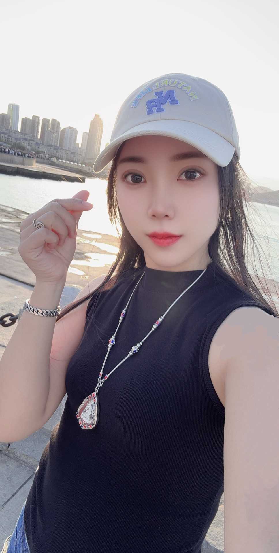 素颜蜜桃臀小姐姐