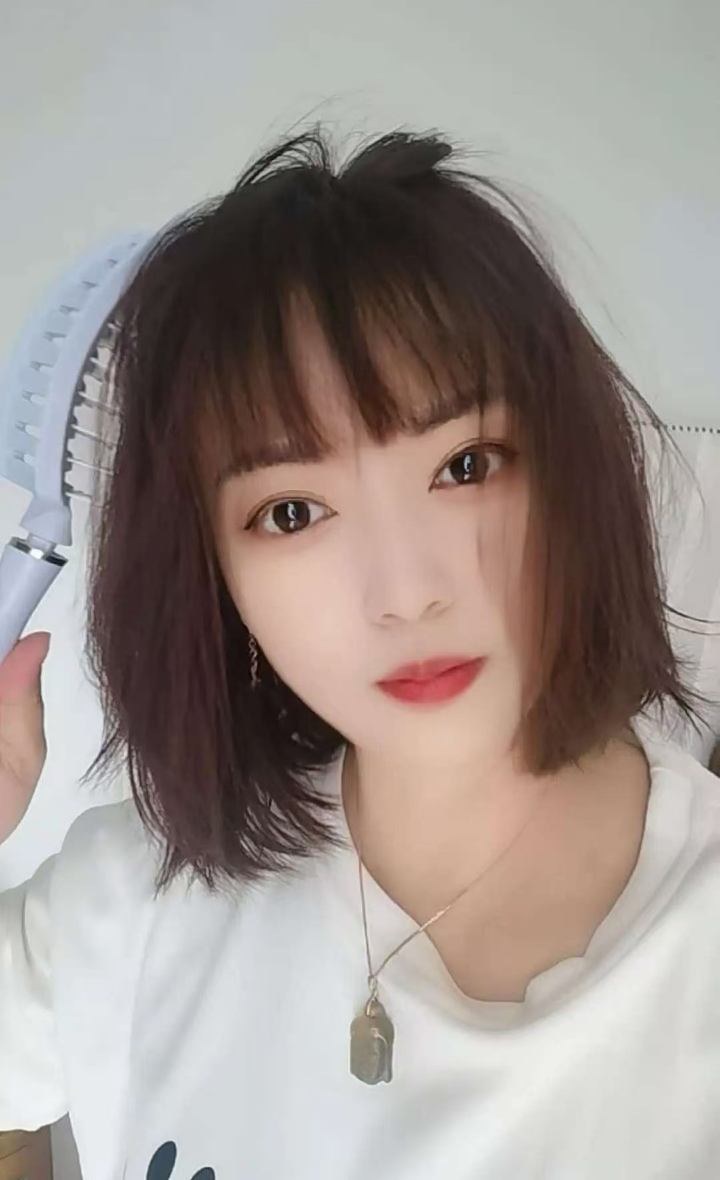 丰润短发御姐乐乐