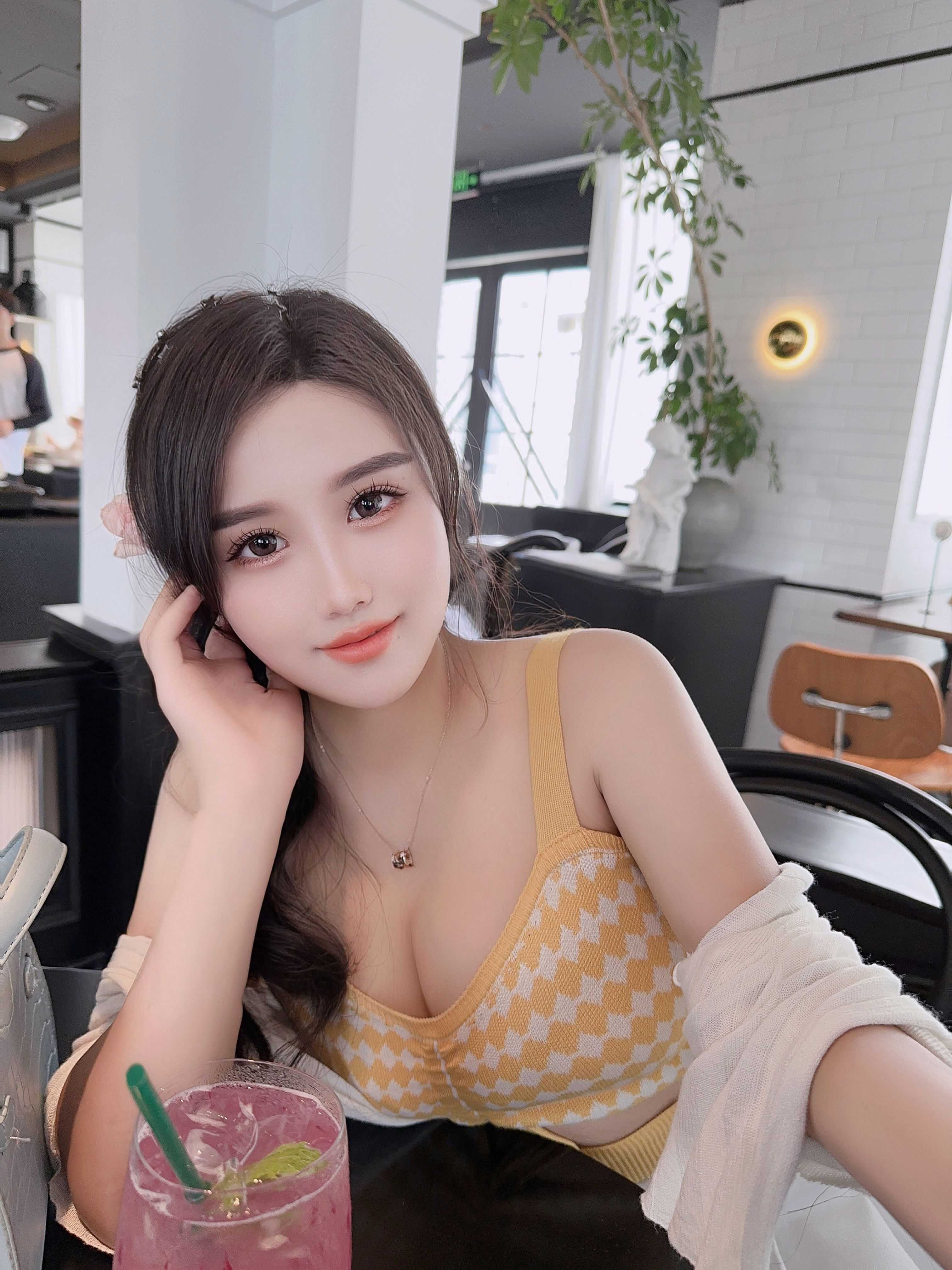 身材好，服务态度好，kh好，欢迎哥哥来调教