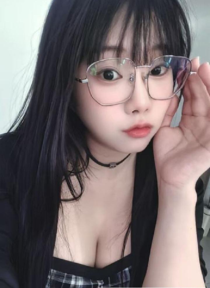 惠山眼镜制服辣妹琪琪