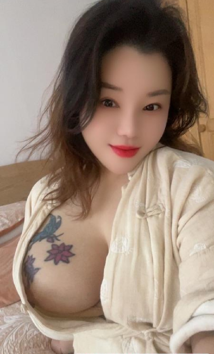 玄武极品豪乳少妇