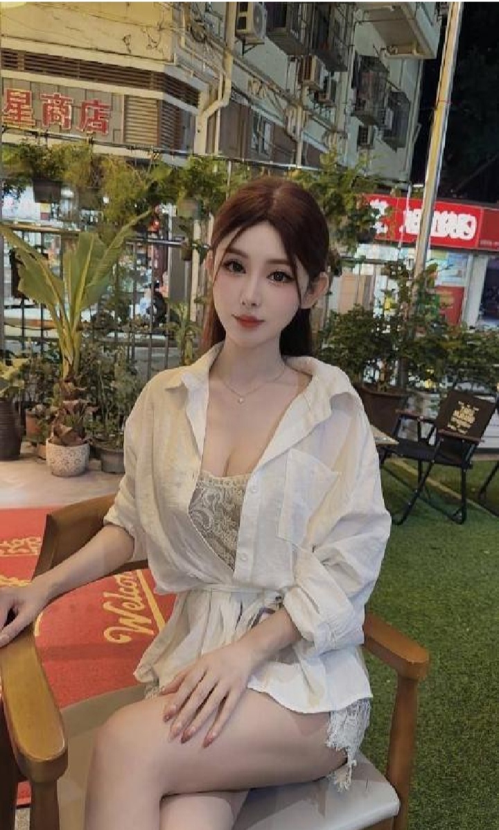 白嫩兼职颜值女友