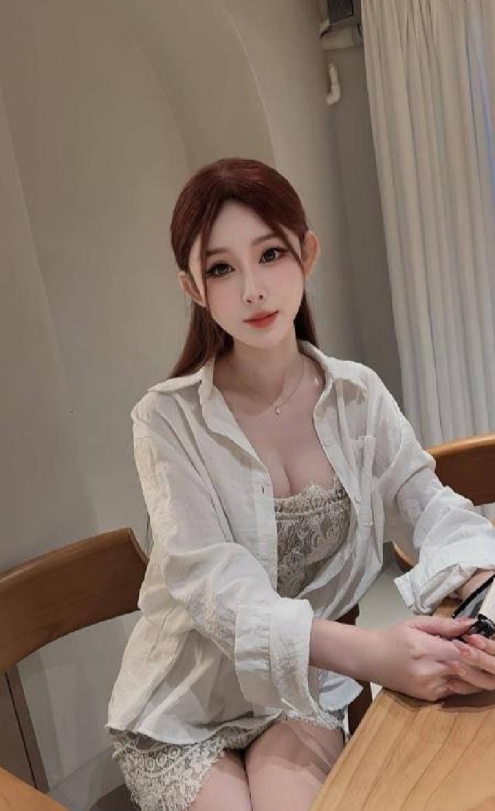 白嫩兼职颜值女友