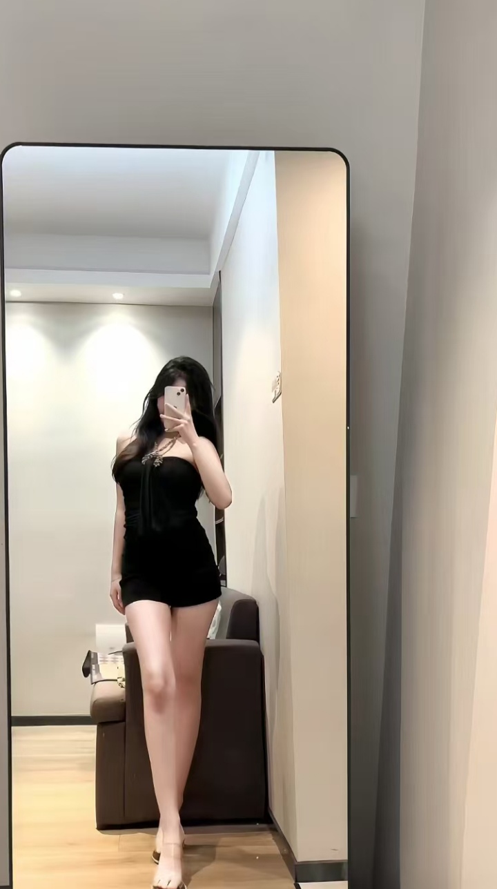 极品身材辣妹小勤