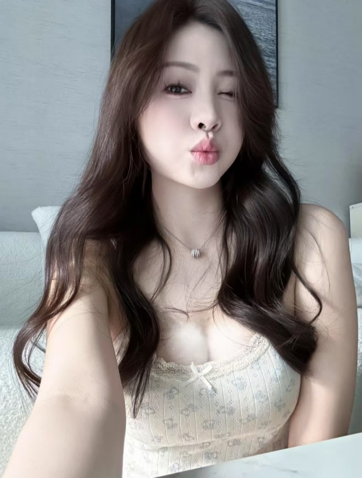 白嫩美乳甜妹宝儿