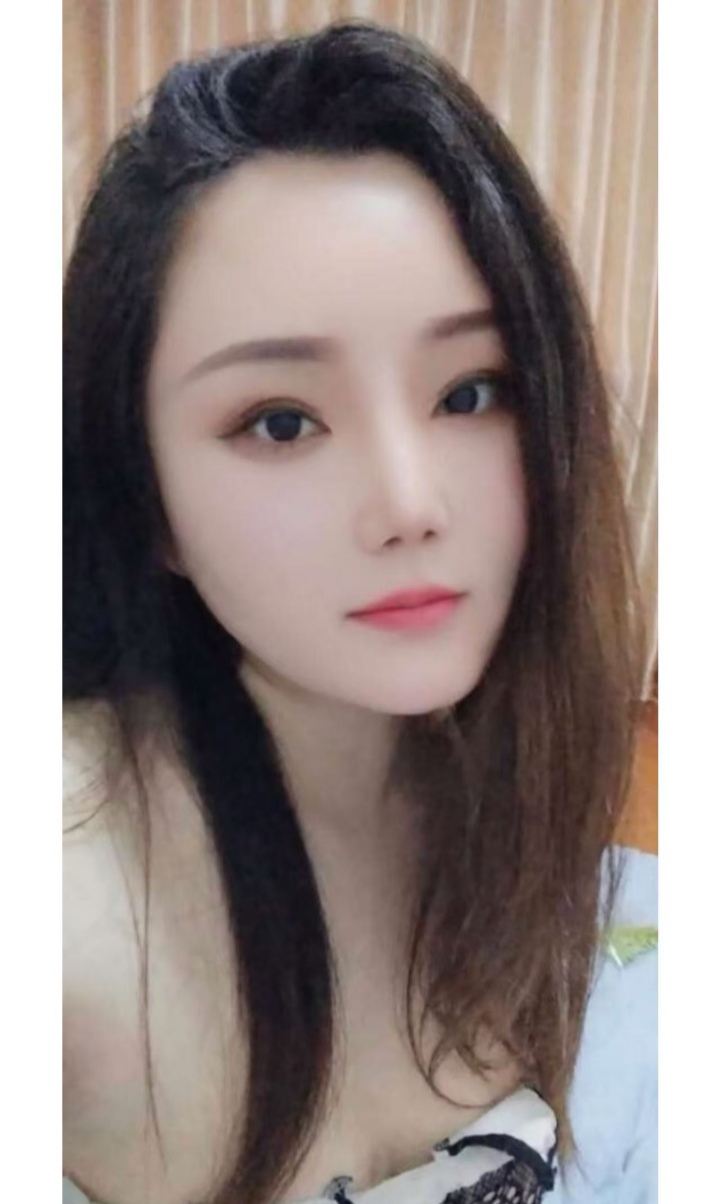 丰满热辣小姐姐微微