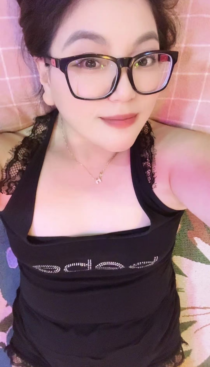 东河服务小姐姐微微