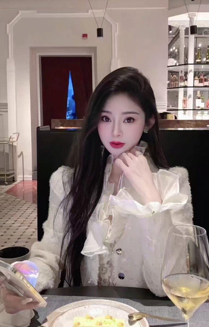 尤物身材气质辣妹苹果