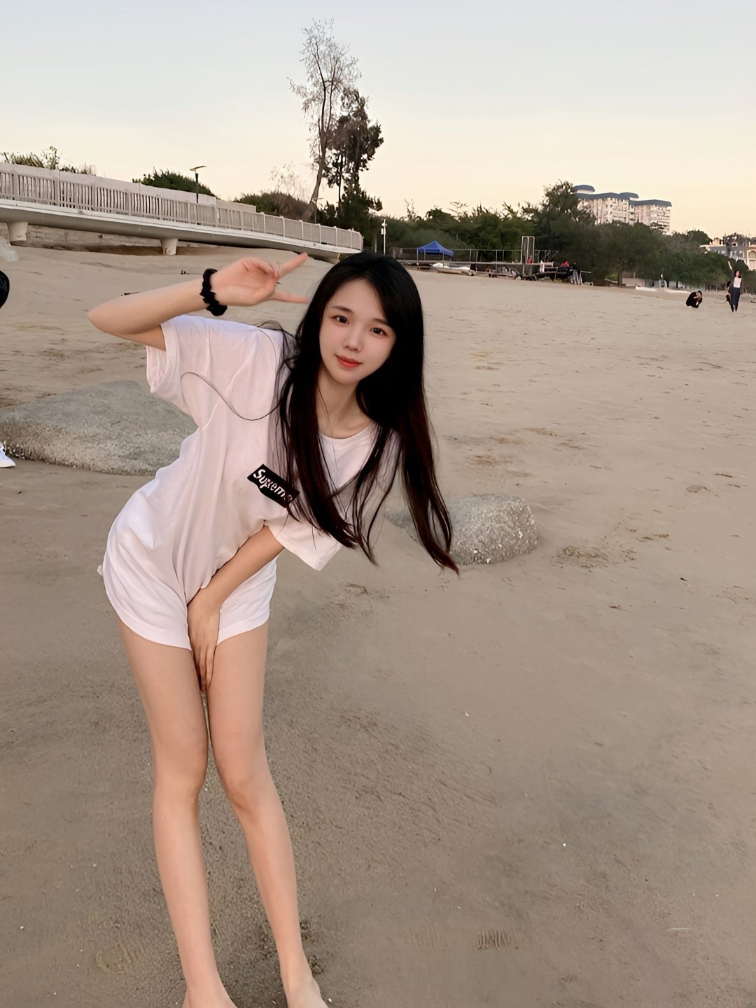 天河岗顶 白嫩性感c奶服务系 新人巧巧