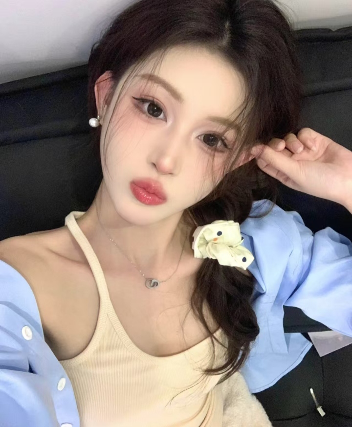 白嫩兼职甜妹可心