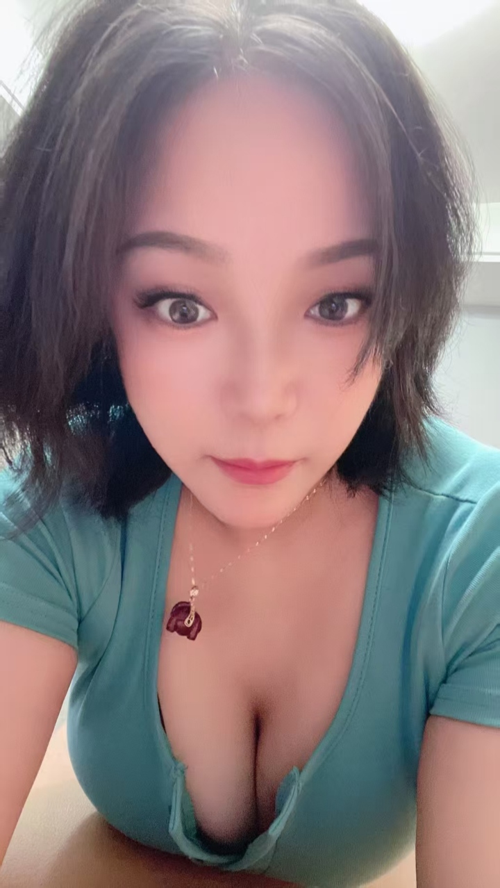 诱人短发辣妹琳琳